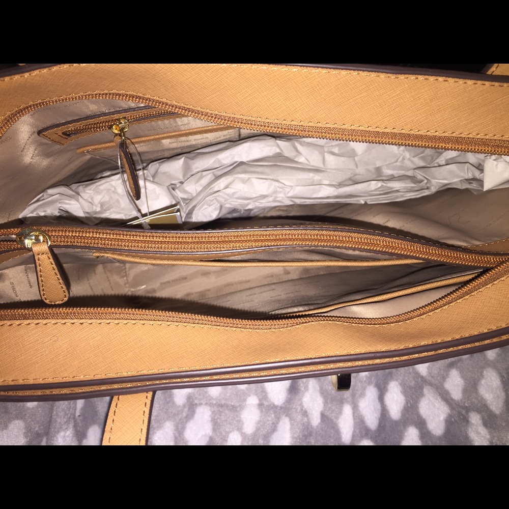 Michael Kors Purse - Picture 6 of 8